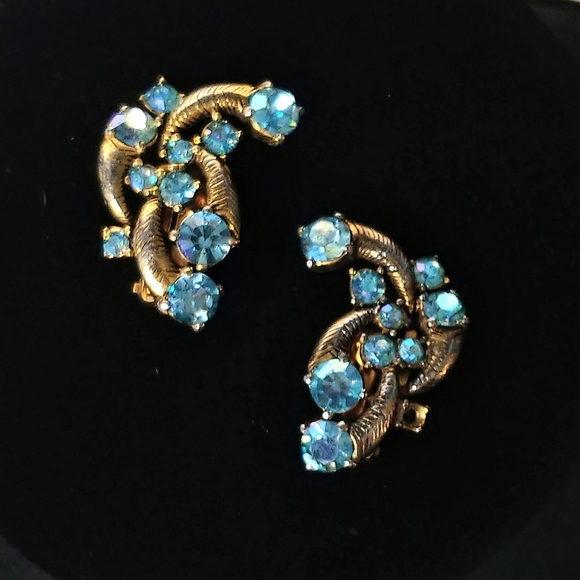 Vintage Goldtone Blue Rhinestone Ear Crawler High End Earrings 1960s - Picture 2 of 8